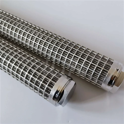 What are the primary advantages of sintered metal felt filters?